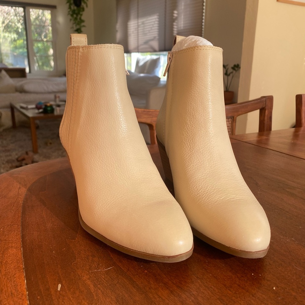 Jacy Chelsea Frye White Leather Boots